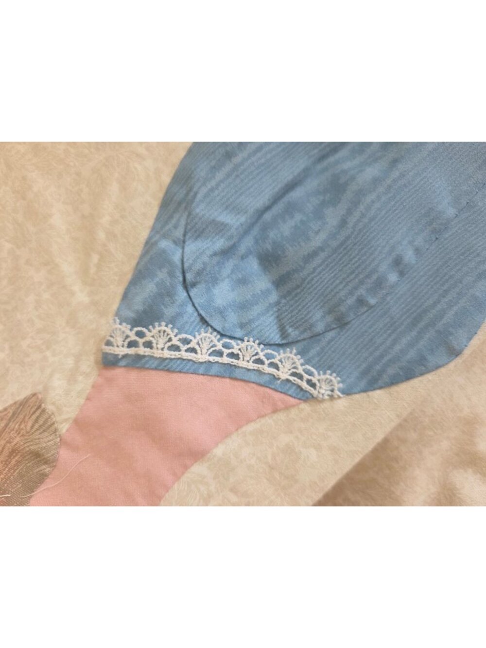 VTG Handmade Quilt Top Victorian Lady Floral Bow Border 75x65 Cream Blue Cotton - Picture 14 of 14